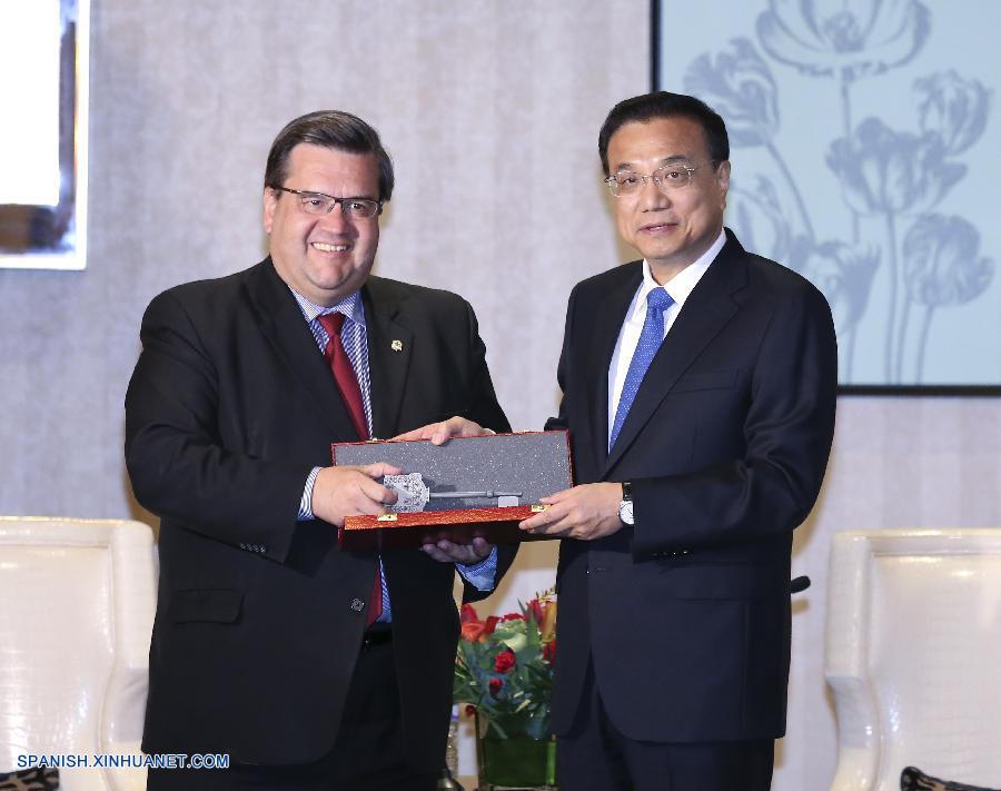 El primer ministro chino, Li Keqiang, sostuvo reuniones con el alcalde de Montreal, Denis Coderre, y con el premier de Quebec, Philippe Couillard, el viernes, haciendo un llamamiento para que continúen encabezando la cooperación China-Canadá a nivel local.