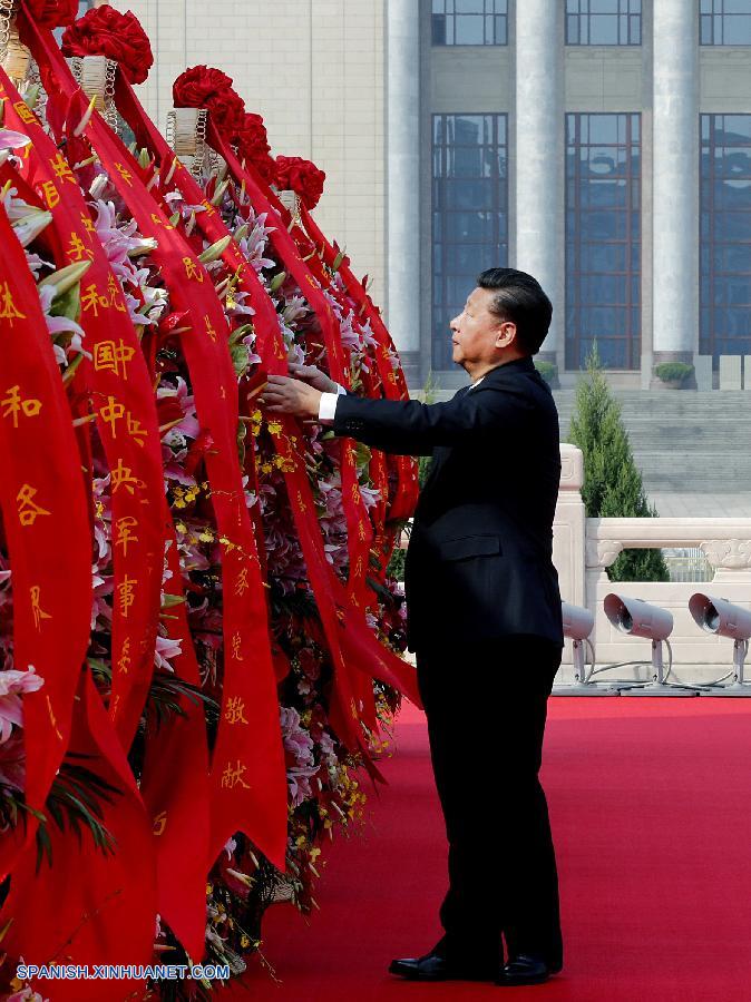 El presidente de China, Xi Jinping, y otros altos líderes asistieron hoy viernes a una ceremonia celebrada en la plaza Tian'anmen para honrar y conmemorar a los difuntos héroes nacionales en el Día de los Mártires.