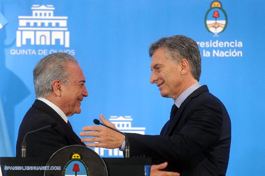 Los presidentes de Argentina, Mauricio Macri, y de Brasil, Michel Temer, coincidieron hoy en Buenos Aires en respaldar el esfuerzo por la paz de Colombia, luego de que los colombianos rechazaron la víspera el acuerdo entre el gobierno y las FARC.