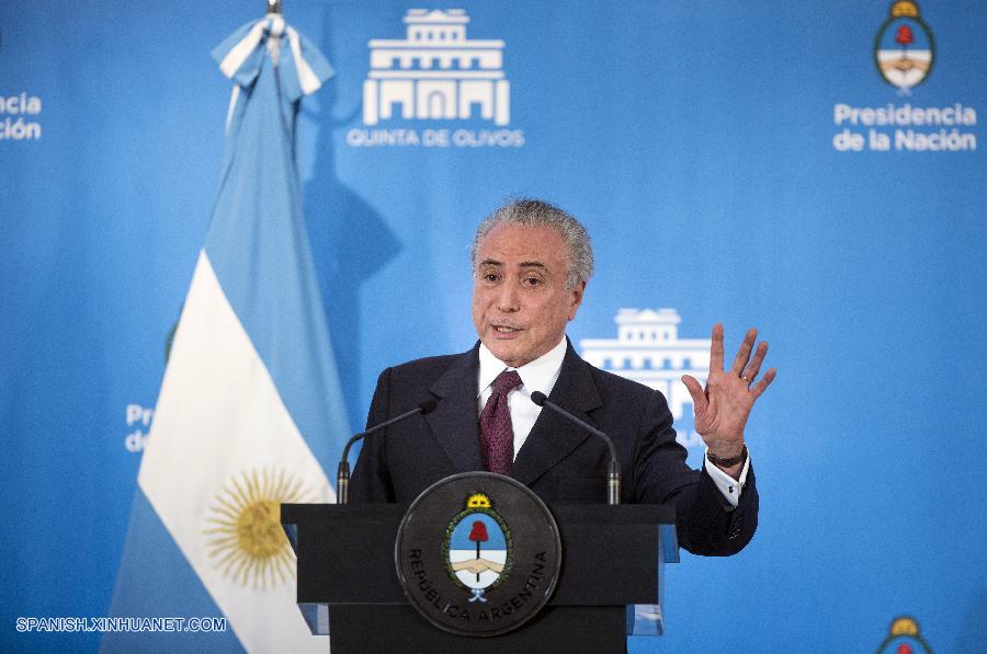 Los presidentes de Argentina, Mauricio Macri, y de Brasil, Michel Temer, coincidieron hoy en Buenos Aires en respaldar el esfuerzo por la paz de Colombia, luego de que los colombianos rechazaron la víspera el acuerdo entre el gobierno y las FARC.