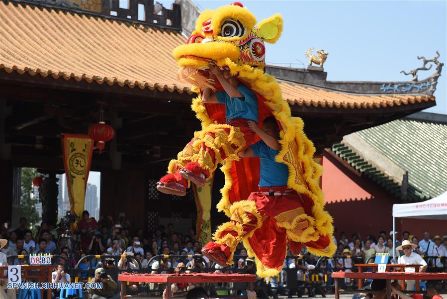 Guangxi: Concurso de la danza del dragón en Nanning