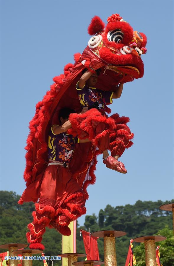 Guangxi: Concurso de la danza del dragón en Nanning