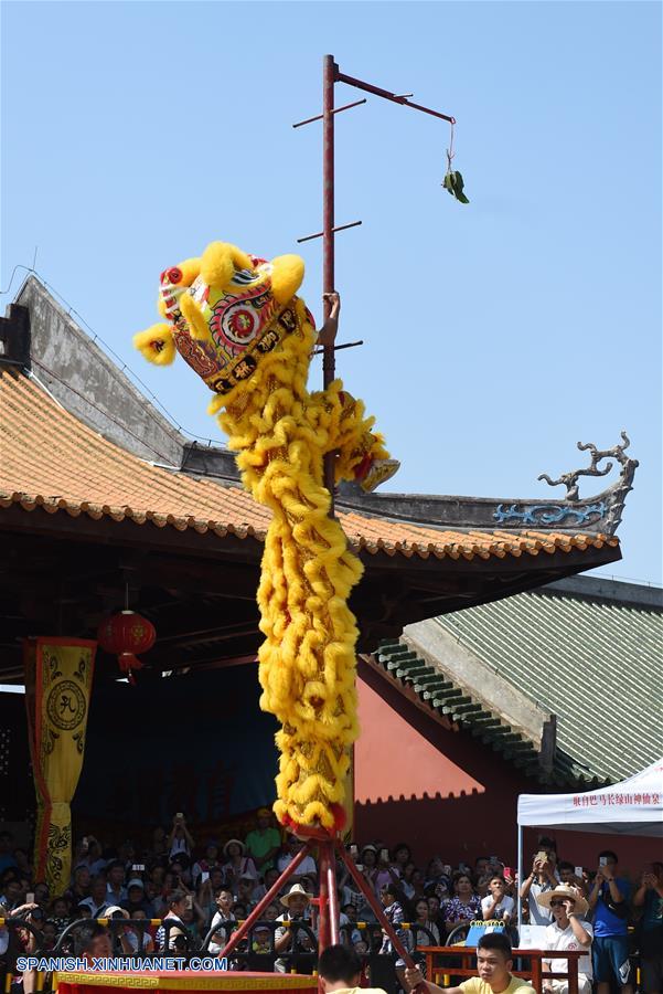 Guangxi: Concurso de la danza del dragón en Nanning