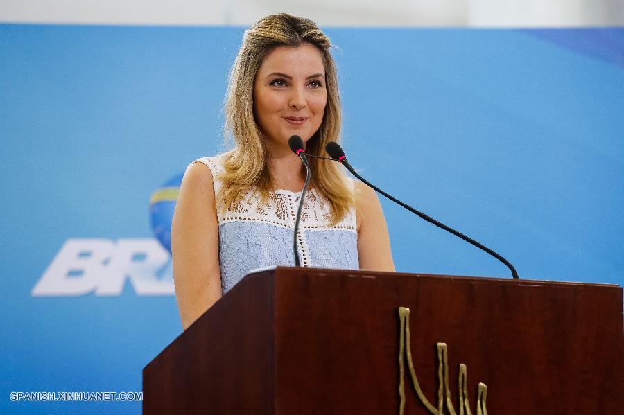 La primera dama de Brasil, Marcela Temer, asumió hoy el comando de un nuevo programa social creado por el Gobierno destinado a prestar atención a niños de hasta tres años nacidos en las familias más pobres del país.