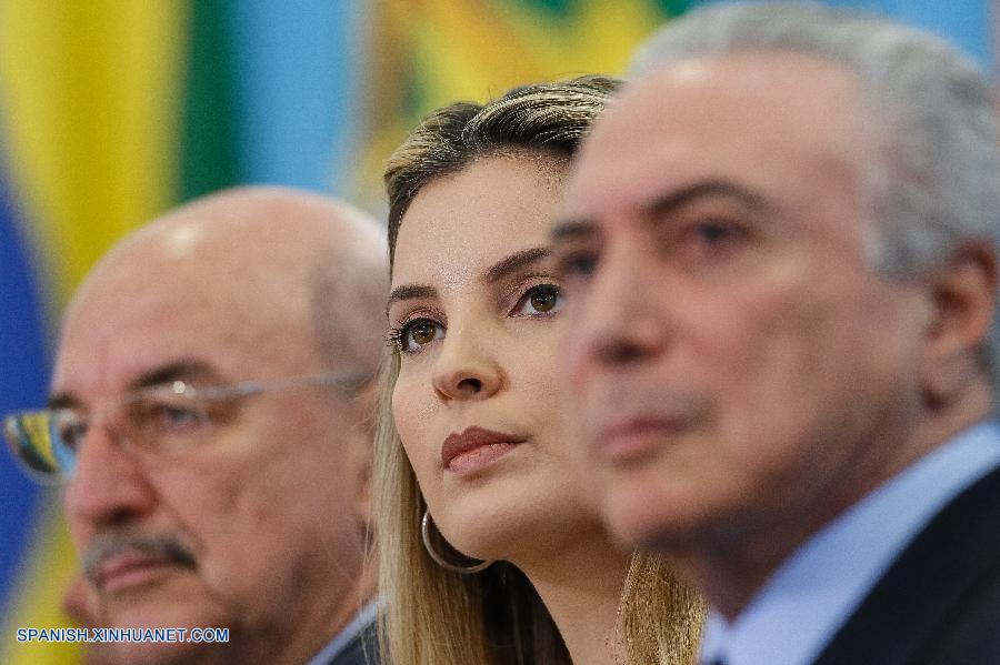 La primera dama de Brasil, Marcela Temer, asumió hoy el comando de un nuevo programa social creado por el Gobierno destinado a prestar atención a niños de hasta tres años nacidos en las familias más pobres del país.