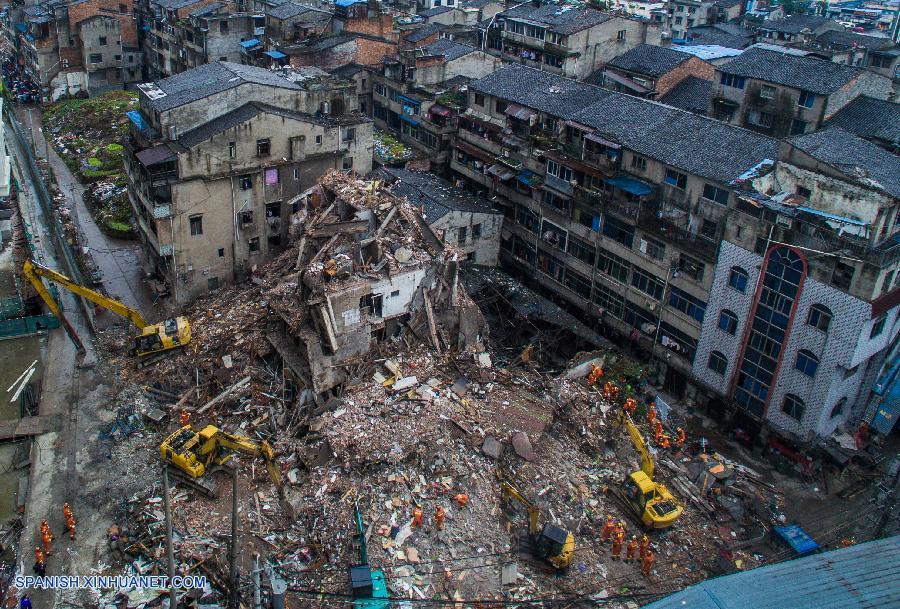 Diez personas han muerto por el derrumbe de cuatro edificios de viviendas en la madrugada de hoy lunes en la ciudad de Wenzhou, en la provincia oriental china de Zhejiang.