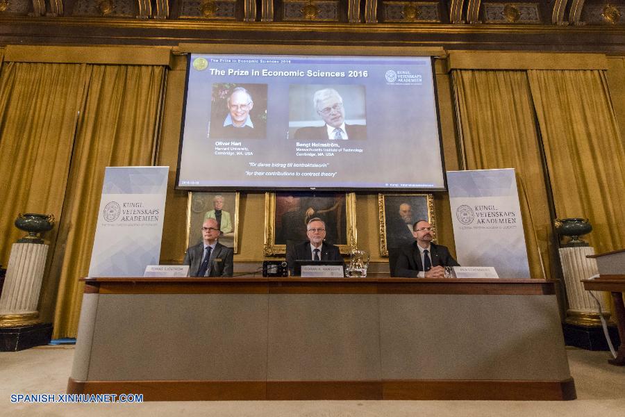 El premio Nobel de Economía 2016, oficialmente Premio Sveriges Riksbank en Ciencias Económicas en Memoria de Alfred Nobel, fue otorgado conjuntamente a Oliver Hart y Bengt Holmstrom 'por sus contribuciones a la teoría de los contratos', anunció este lunes la Real Academia Sueca de Ciencias en Estocolmo.