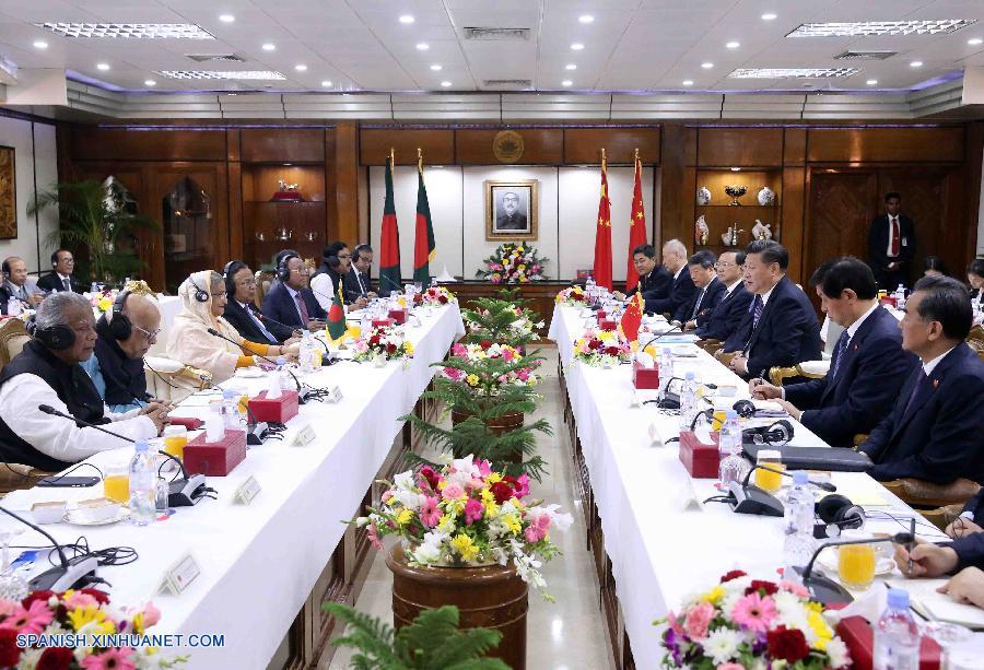 El presidente de China, Xi Jinping, conversó hoy en Dacca con la primera ministra de Bangladesh, Sheikh Hasina, y ambos acordaron elevar las relaciones bilaterales a una asociación de cooperación estratégica.