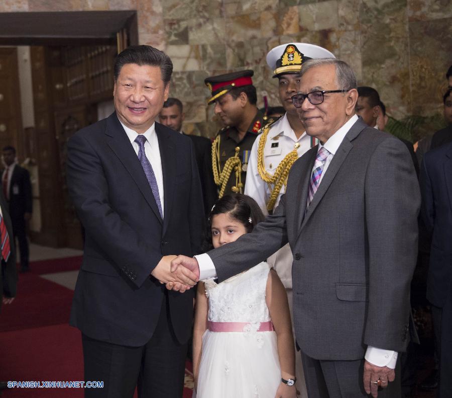 El presidente de China Xi Jinping, de visita en Bangladesh, elogió hoy las importantes oportunidades existentes en las relaciones entre ambos países, durante un encuentro con su homólogo bengalí Abdul Hamid.