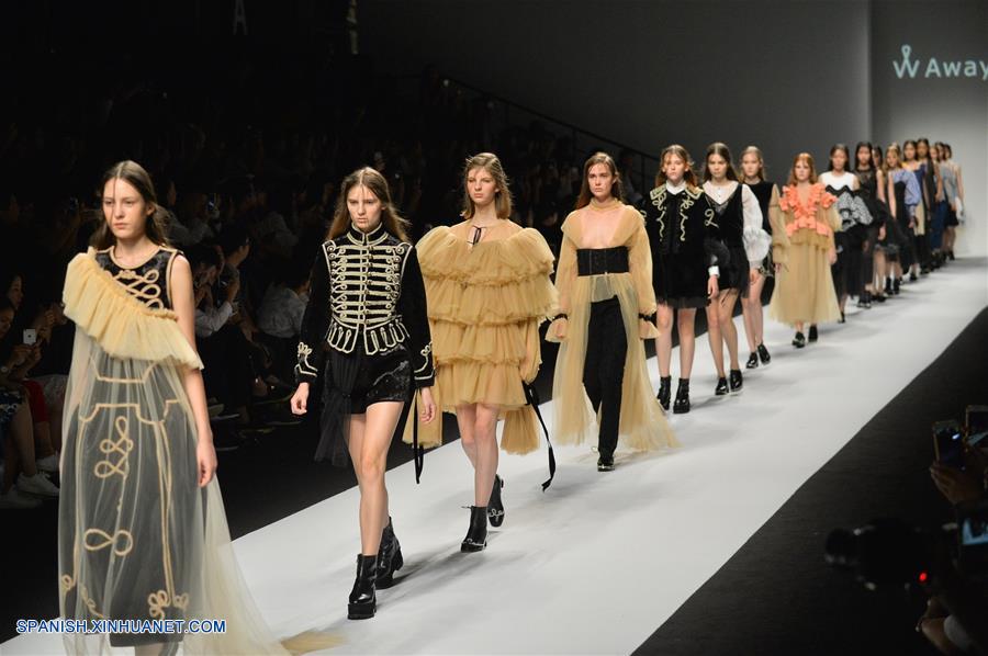 Semana de la Moda de Shanghai: Creaciones de la marca china Awaylee