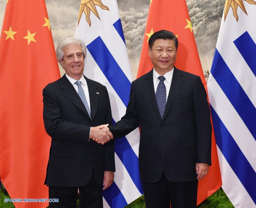 El presidente de China, Xi Jinping, y su homólogo de Uruguay, Tabaré Vázquez, acordaron hoy establecer una asociación estratégica chino-uruguaya basada en el respeto, la igualdad y el beneficio mutuo.