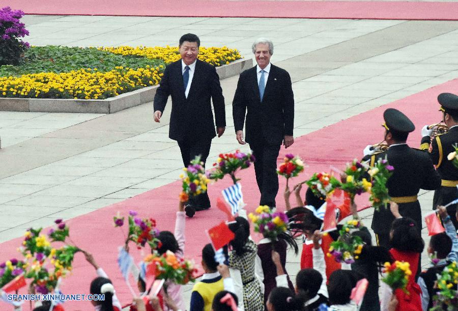 El presidente de China, Xi Jinping, y su homólogo de Uruguay, Tabaré Vázquez, acordaron hoy establecer una asociación estratégica chino-uruguaya basada en el respeto, la igualdad y el beneficio mutuo.