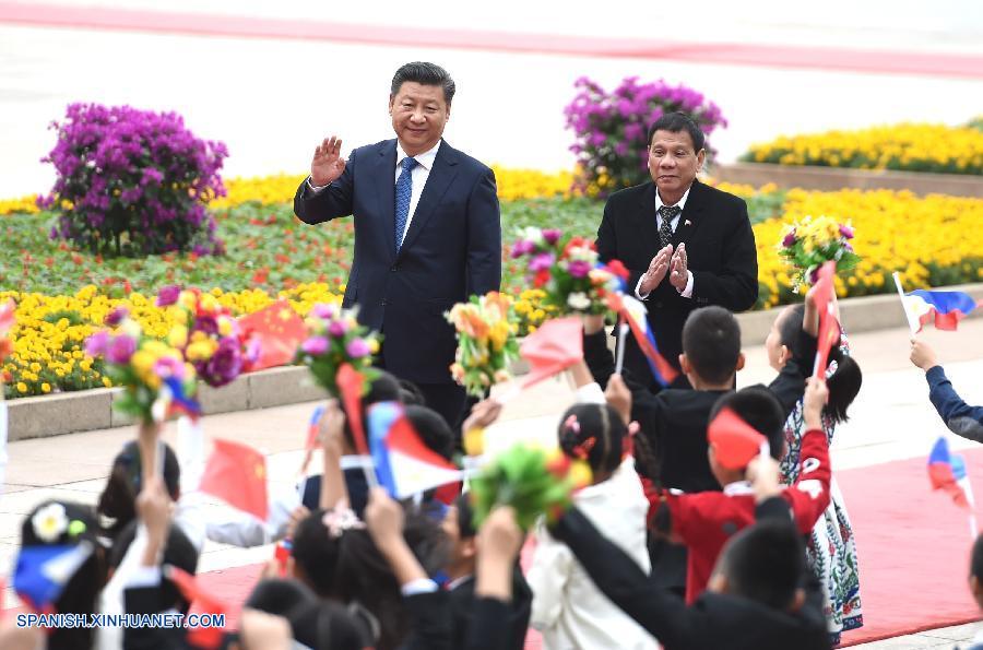 El presidente chino, Xi Jinping, y su homólogo filipino, Rodrigo Duterte, acordaron hoy jueves que los dos países manejarán las diferencias de forma apropiada y alcanzarán una mejora total y un mayor progreso en las relaciones bilaterales.