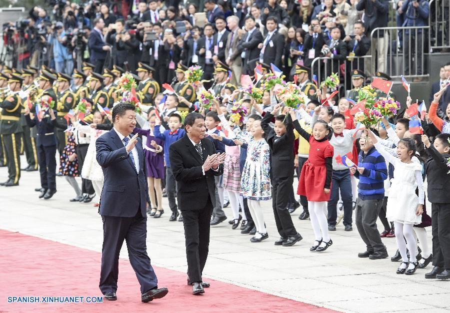 El presidente chino, Xi Jinping, y su homólogo filipino, Rodrigo Duterte, acordaron hoy jueves que los dos países manejarán las diferencias de forma apropiada y alcanzarán una mejora total y un mayor progreso en las relaciones bilaterales.