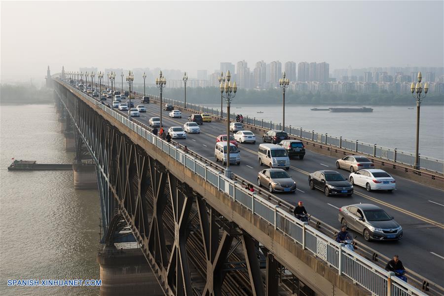 El puente del río Yangtze de Nanjing será cerrado para su reparación por 27 meses a partir del 28 de octubre.