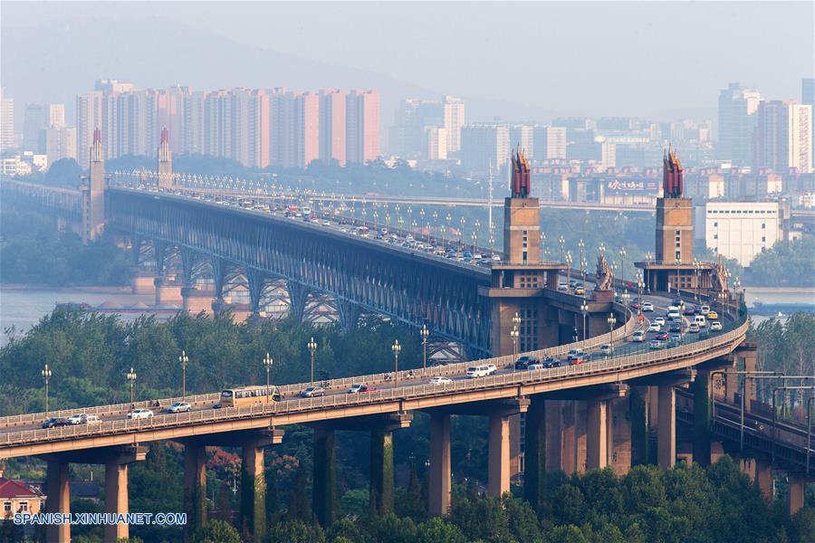 El puente del río Yangtze de Nanjing será cerrado para su reparación por 27 meses a partir del 28 de octubre.