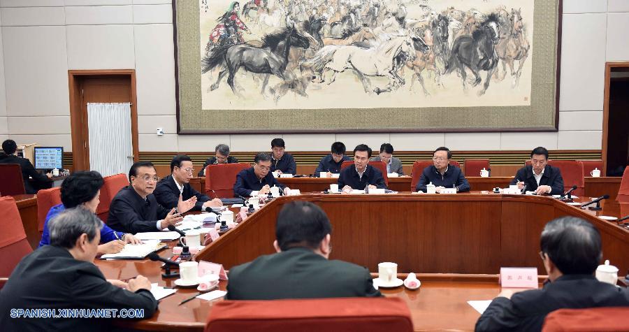 El primer ministro de China, Li Keqiang, pidió al grupo dirigente del Partido en el Consejo de Estado, que es el gabinete de China, y a diversos departamentos que mantengan sus pensamientos, políticas y actos en conformidad con el Comité Central del Partido Comunista de China (PCCh) cuyo núcleo es el camarada Xi Jinping.