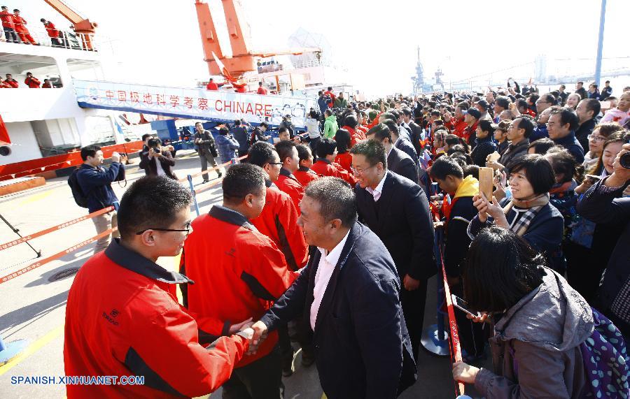 El barco de investigación y rompehielos Xuelong (Dragón de Nieve) zarpó desde Shanghai hoy miércoles por la mañana e inició la 33ª expedición antártica de China.