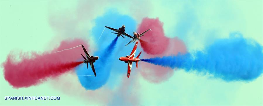 Los equipos acrobáticos extranjeros participan en la XI Exhibición Internacional de Aviación y Aeroespacial de China en Zhuhai.
