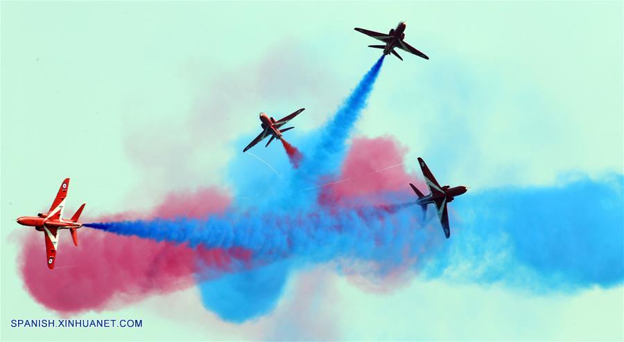 Los equipos acrobáticos extranjeros participan en la XI Exhibición Internacional de Aviación y Aeroespacial de China en Zhuhai.
