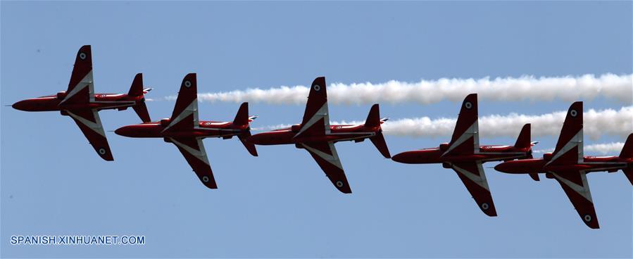 Los equipos acrobáticos extranjeros participan en la XI Exhibición Internacional de Aviación y Aeroespacial de China en Zhuhai.