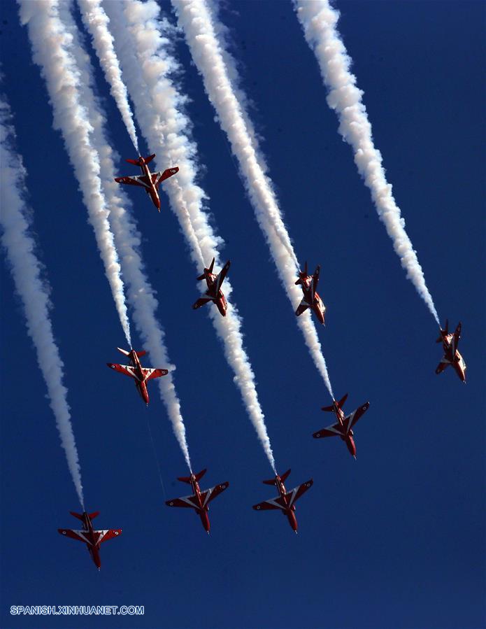 Los equipos acrobáticos extranjeros participan en la XI Exhibición Internacional de Aviación y Aeroespacial de China en Zhuhai.