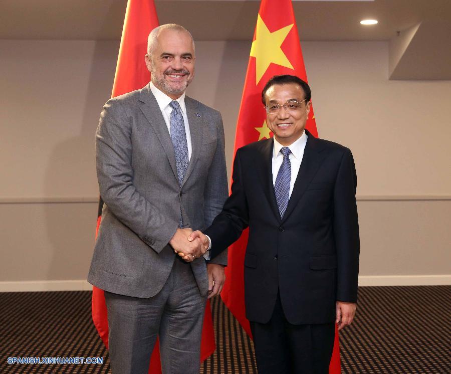 El primer ministro de China, Li Keqiang, se reunió hoy en Riga con el primer ministro de Albania, Edi Rama; el primer ministro de Eslovenia, Miro Cerar; y el primer ministro de Macedonia, Emil Dimitriev, y prometió expandir la cooperación de China con los tres países de Europa Central y Oriental (ECO).