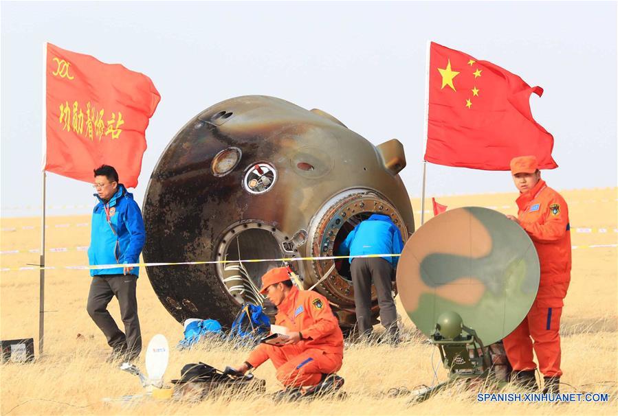 (XINHUAINSIGHT)CHINA-INNER MONGOLIA-SHENZHOU-11-RETURN (CN)  