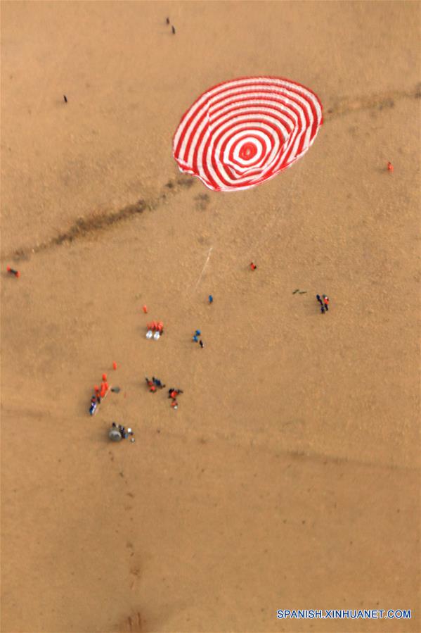 (XINHUAINSIGHT)CHINA-INNER MONGOLIA-SHENZHOU-11-RETURN (CN)  