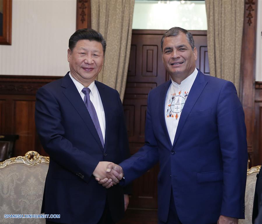 El presidente de China, Xi Jinping, sostiene conversaciones con el presidente de Ecuador, Rafael Correa, en Quito, Ecuador, el 17 de noviembre de 2016.