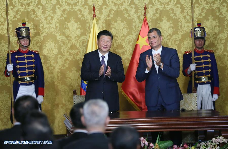 El presidente de China, Xi Jinping, y el presidente de Ecuador, Rafael Correa, se reúnen con representantes de medios de comunicación después de sus conversaciones en Quito, Ecuador, el 17 de noviembre de 2016.