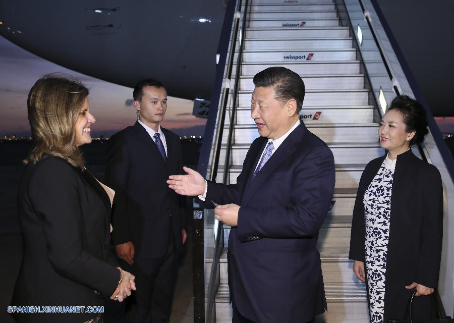 El presidente de China, Xi Jinping, llegó el viernes a Perú para asistir a la XXIV Reunión de Líderes Económicos del Foro de Cooperación Económica Asia-Pacífico (APEC) y realizar su primera visita de Estado a este país latinoamericano.