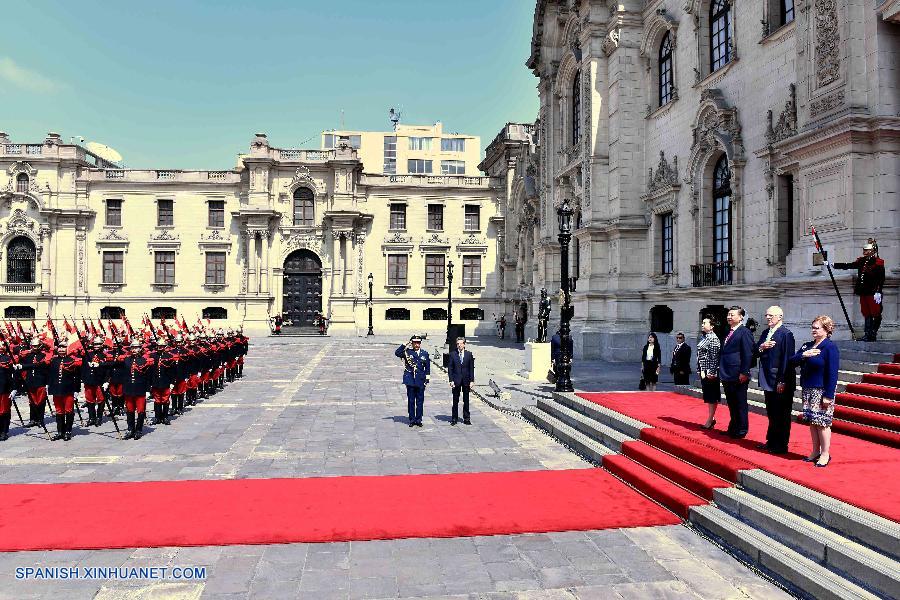 El presidente de China, Xi Jinping, y su homólogo peruano, Pedro Pablo Kuczynski, acordaron hoy promover un mejor y más rápido desarrollo de la asociación estratégica integral entre los dos países.