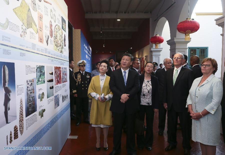 Después de la ceremonia, los dos jefes de Estado y sus esposas presenciaron una exposición de 121 reliquias chinas que abarcan más de 5.000 años de civilización.