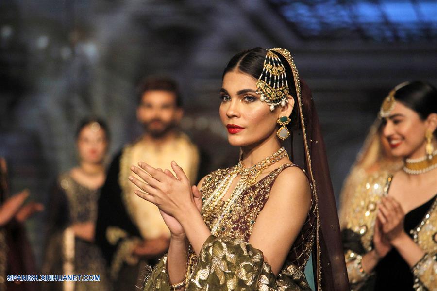 La edici&oacute;n 13 de la Semana de la Costura Nupcial de tres d&iacute;as de duraci&oacute;n organizado por el Consejo de Dise&ntilde;o de Moda de Pakist&aacute;n se lleva a cabo para mostrar las &uacute;ltimas colecciones de ropa nupcial.