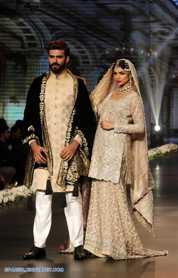 La edici&oacute;n 13 de la Semana de la Costura Nupcial de tres d&iacute;as de duraci&oacute;n organizado por el Consejo de Dise&ntilde;o de Moda de Pakist&aacute;n se lleva a cabo para mostrar las &uacute;ltimas colecciones de ropa nupcial.