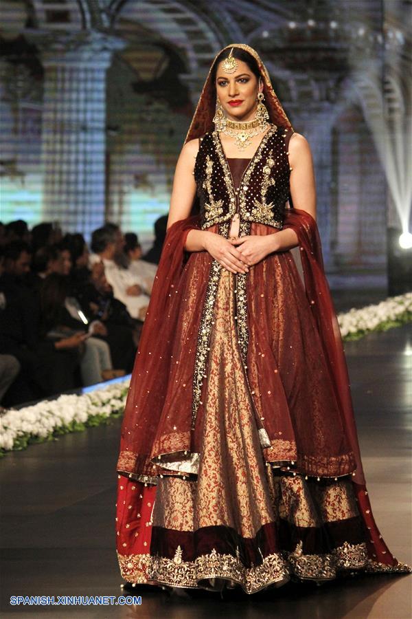 La edici&oacute;n 13 de la Semana de la Costura Nupcial de tres d&iacute;as de duraci&oacute;n organizado por el Consejo de Dise&ntilde;o de Moda de Pakist&aacute;n se lleva a cabo para mostrar las &uacute;ltimas colecciones de ropa nupcial.