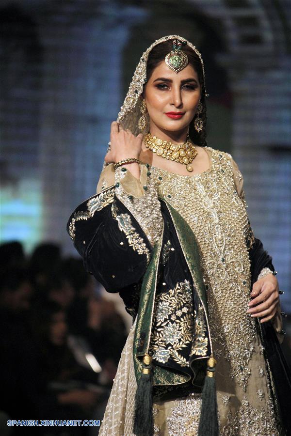 La edici&oacute;n 13 de la Semana de la Costura Nupcial de tres d&iacute;as de duraci&oacute;n organizado por el Consejo de Dise&ntilde;o de Moda de Pakist&aacute;n se lleva a cabo para mostrar las &uacute;ltimas colecciones de ropa nupcial.