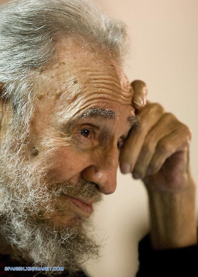 El ex presidente cubano Fidel Castro, alejado del poder hace poco más de diez años por una grave crisis de salud, falleció este viernes a los 90 años de edad, anunció su hermano y actual mandatario Raúl Castro.