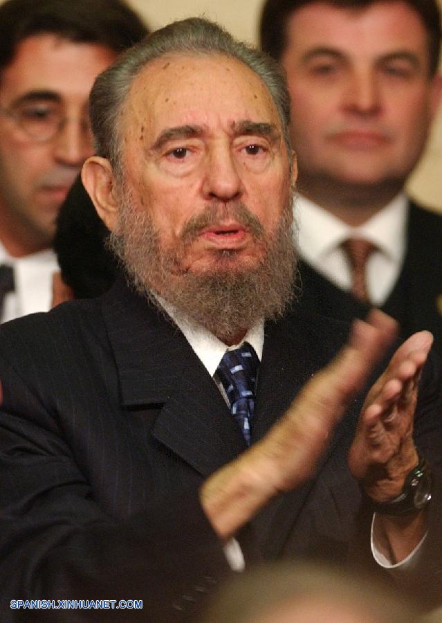 El ex presidente cubano Fidel Castro, alejado del poder hace poco más de diez años por una grave crisis de salud, falleció este viernes a los 90 años de edad, anunció su hermano y actual mandatario Raúl Castro.