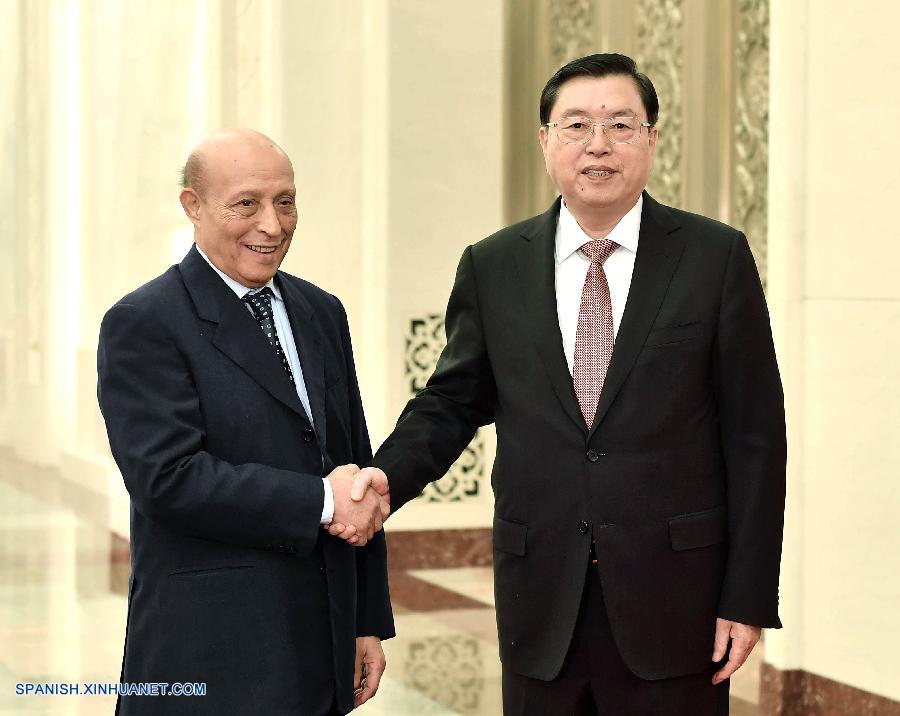 El máximo legislador de China, Zhang Dejiang, conversó hoy con el presidente de la Asamblea Nacional Popular (cámara baja del Parlamento) de Argelia, Mohamed Larbi Ould Khelifa.