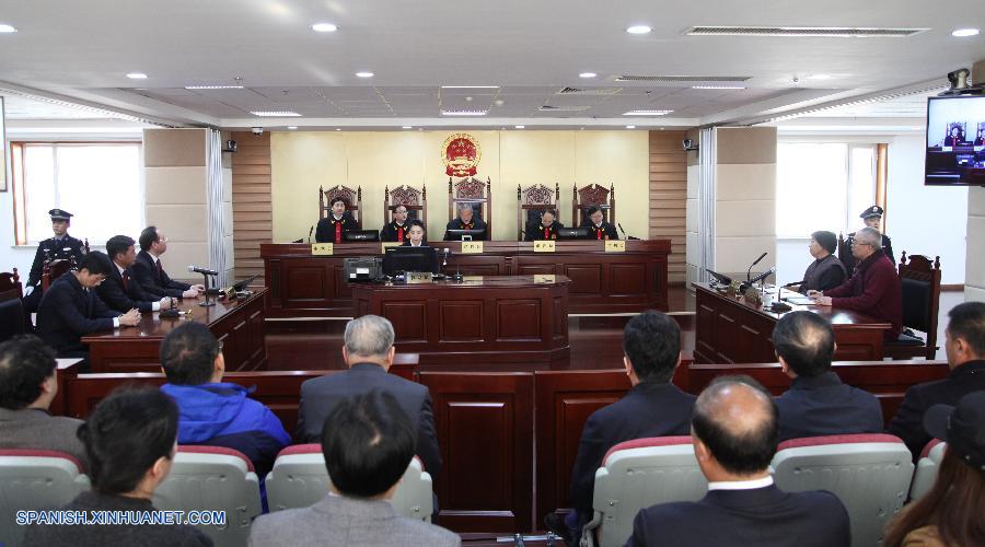 Un tribunal provincial del norte de China prometió hoy investigar las acusaciones de irregularidades judiciales relacionadas con un caso de violación y homicidio que fue revocado más de dos décadas después de que el acusado fuera ejecutado. Un tribunal provincial del norte de China prometió hoy investigar las acusaciones de irregularidades judiciales relacionadas con un caso de violación y homicidio que fue revocado más de dos décadas después de que el acusado fuera ejecutado.