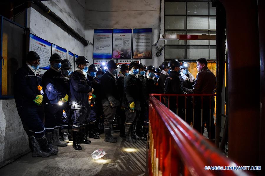 (15)CHINA-CHIFENG-ACCIDENTE-MINA