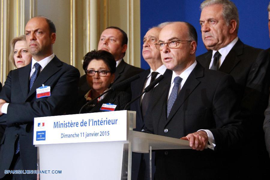 El presidente francés, Francois Hollande, nombró hoy a Bernard Cazeneuve, actual ministro del Interior, como el nuevo primer ministro en sustitución de Manuel Valls, quien decidió abandonar el puesto, según el Elíseo.