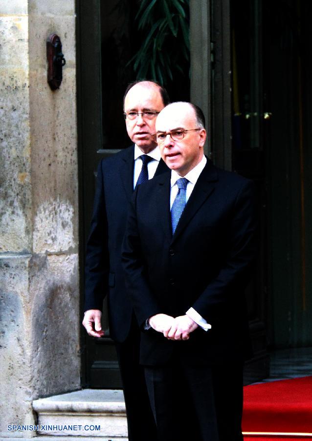 El presidente francés, Francois Hollande, nombró hoy a Bernard Cazeneuve, actual ministro del Interior, como el nuevo primer ministro en sustitución de Manuel Valls, quien decidió abandonar el puesto, según el Elíseo.