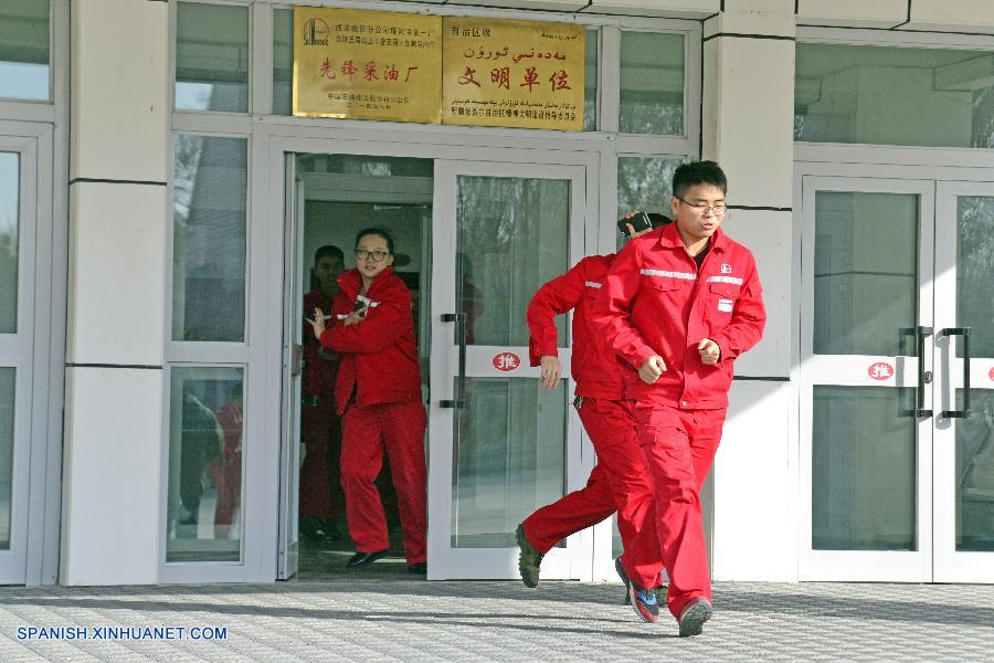 Un terremoto de 6,2 grados de magnitud sacudió el distrito de Hutubi de la región autónoma uygur de Xinjiang, en el noroeste de China, a las 13:15 (hora de Beijing) de hoy jueves sin causar víctimas. Un terremoto de 6,2 grados de magnitud sacudió el distrito de Hutubi de la región autónoma uygur de Xinjiang, en el noroeste de China, a las 13:15 (hora de Beijing) de hoy jueves sin causar víctimas.
