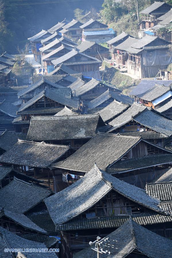 Edificios antiguos en el campamento Dong de Dali, que están hecho con estructuras de madera de espigas y mortajas, fueron enlistrados como reliquias claves culturales bajo la protección del estado en 2013.