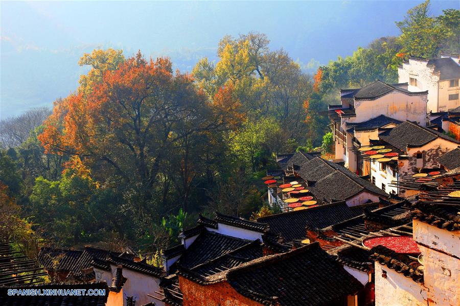 Jiangxi: Paisaje otoñal en antigua villa de Huangling