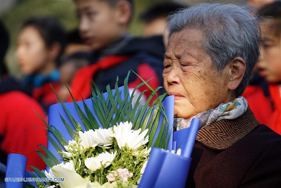 Una serie de ceremonias fueron llevadas a cabo por las personas para recordar a sus famiiliares asesinados en la masacre de 1937 previo al D&iacute;a Nacional Conmemorativo por las V&iacute;ctimas de la Masacre de Nanjing, que se conmemora el 13 de diciembre.