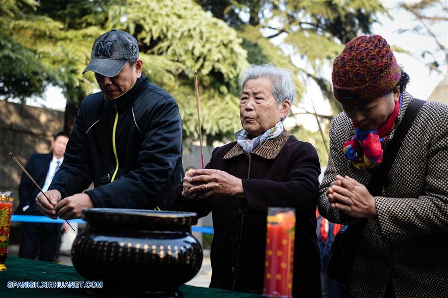 Una serie de ceremonias fueron llevadas a cabo por las personas para recordar a sus famiiliares asesinados en la masacre de 1937 previo al D&iacute;a Nacional Conmemorativo por las V&iacute;ctimas de la Masacre de Nanjing, que se conmemora el 13 de diciembre.